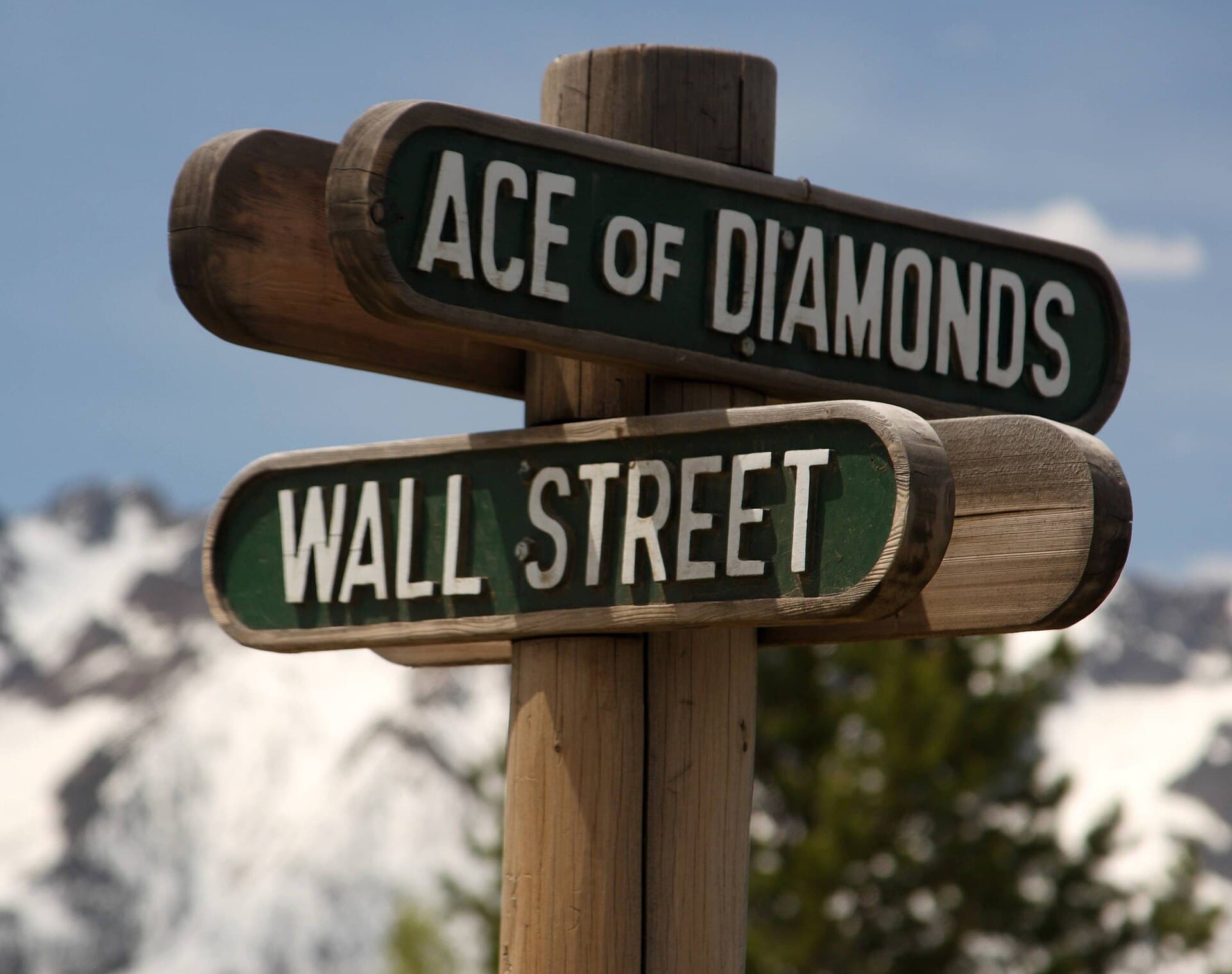 A Town of 116 People, One Giant Mountain Backdrop, and a Long Drive Worth Taking